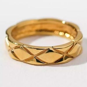 New Vanessa Mooney the Fontaine ring gold